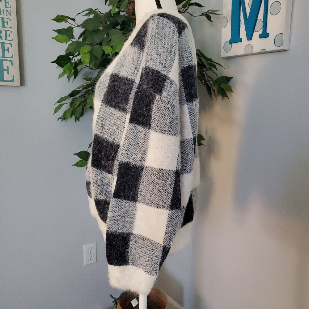 EXPRESS Furry Buffalo Check Cozy Soft Cabincore Sweater L - Picture 3 of 10